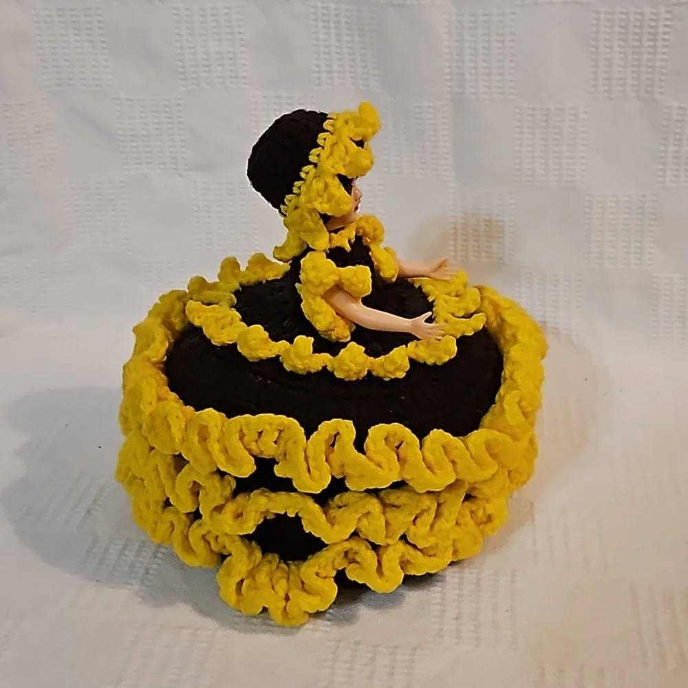 Vintage Crocheted Southern Belle with Bonnet Yellow and Brown Trinket Ho…
